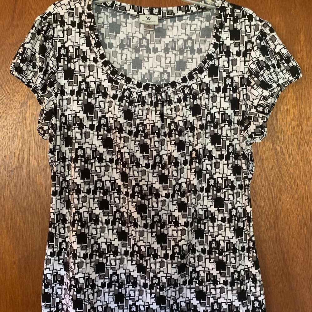 Worthington Black & White Geometric Scoop Neck Tee